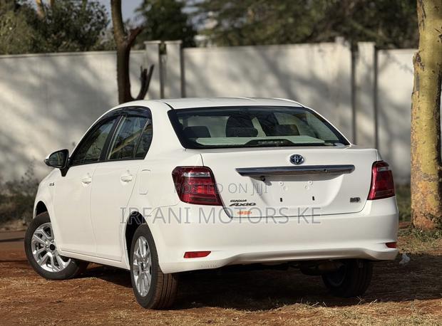 Toyota Axio 1.5 Hybrid 2WD 2019 White