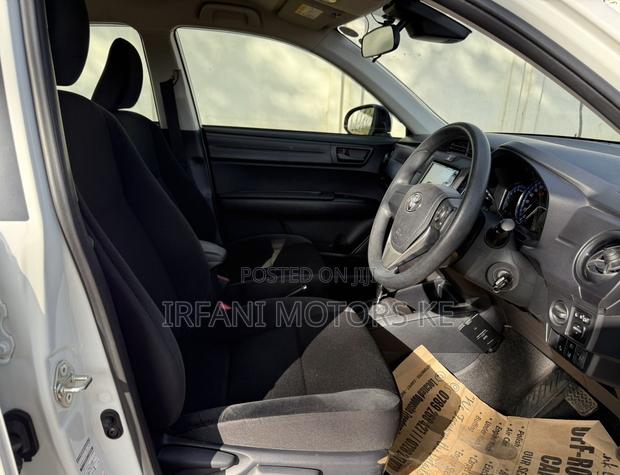 Toyota Axio 1.5 Hybrid 2WD 2019 White