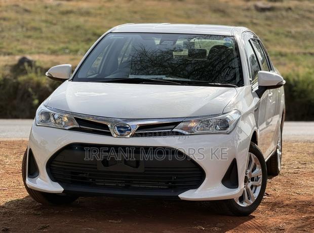 Toyota Axio 1.5 Hybrid 2WD 2019 White
