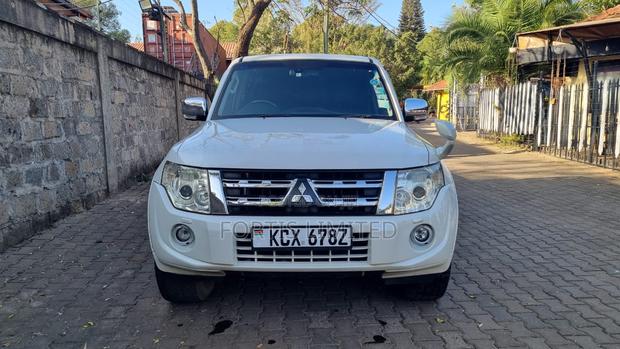 Mitsubishi Pajero 3.2 Di-Dc GLS 2012 White