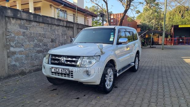 Mitsubishi Pajero 3.2 Di-Dc GLS 2012 White