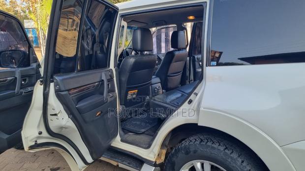 Mitsubishi Pajero 3.2 Di-Dc GLS 2012 White