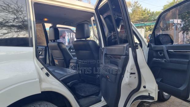 Mitsubishi Pajero 3.2 Di-Dc GLS 2012 White