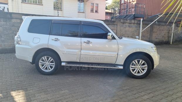Mitsubishi Pajero 3.2 Di-Dc GLS 2012 White