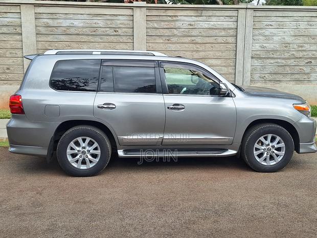 Toyota Land Cruiser 4.6 V8 ZX 2015 Gold
