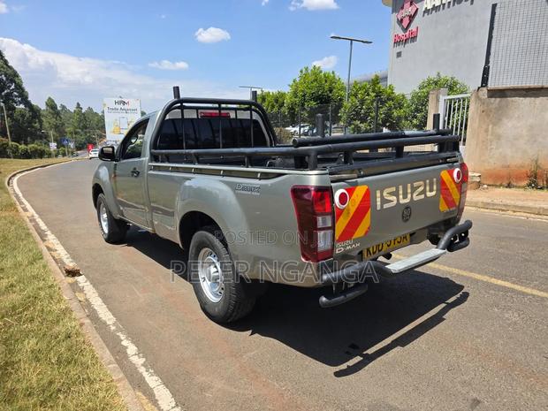 Isuzu D-MAX 2021 Silver