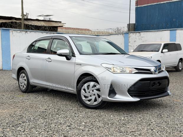Toyota Axio 1.5 Hybrid 2WD 2019 Silver