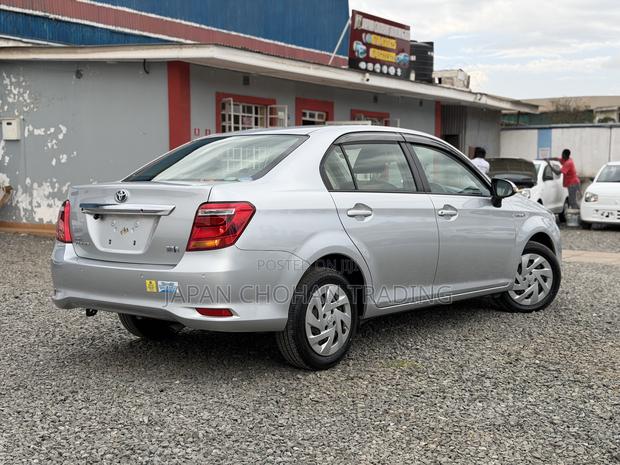 Toyota Axio 1.5 Hybrid 2WD 2019 Silver
