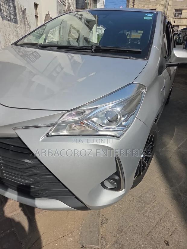 Toyota Vitz 1.5 FWD Hybrid 5dr 2018 Silver