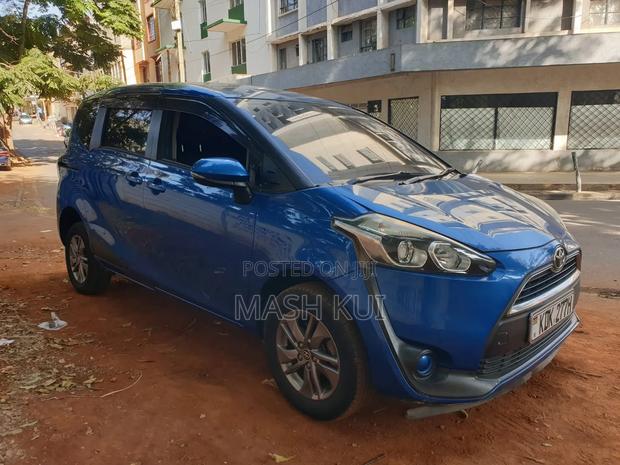 Toyota Sienta 2014 Blue