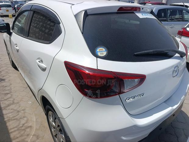 Mazda Demio 2018 Pearl