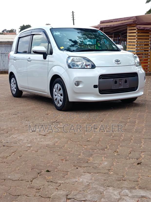 Toyota Porte 2019 White