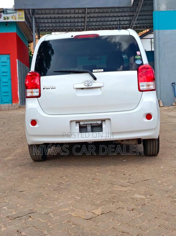 Toyota Porte 2019 White