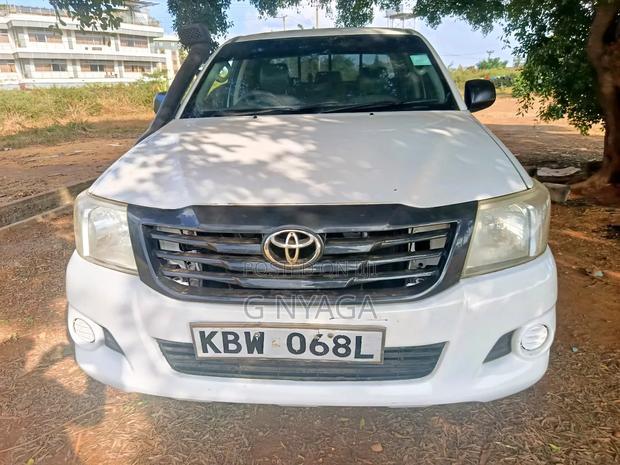 Toyota Hilux 2013 White