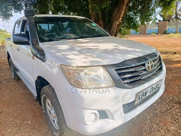 Toyota Hilux 2013 White