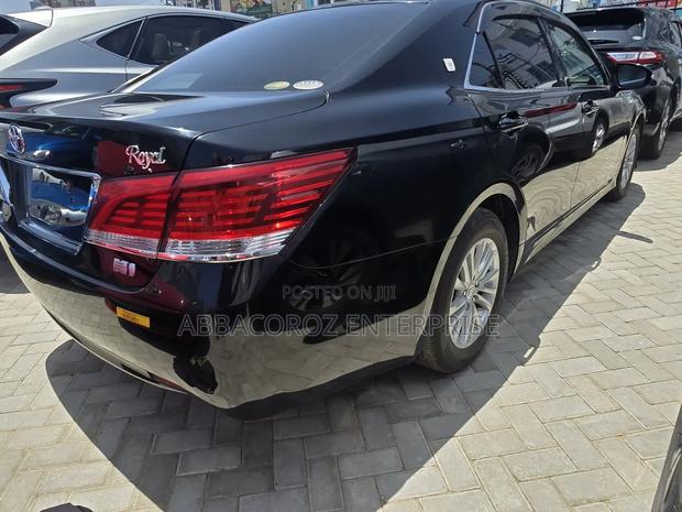 Toyota Crown 2018 Black