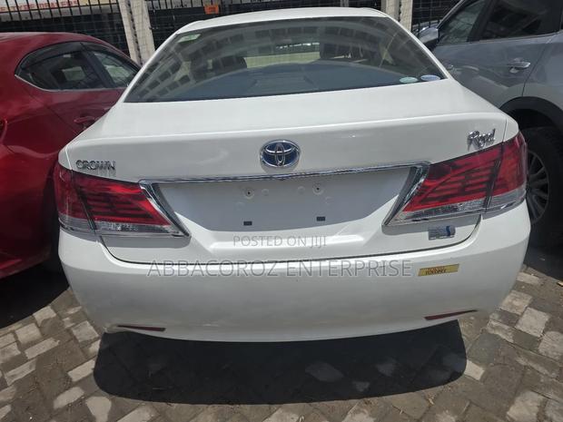 Toyota Crown 2018 Pearl