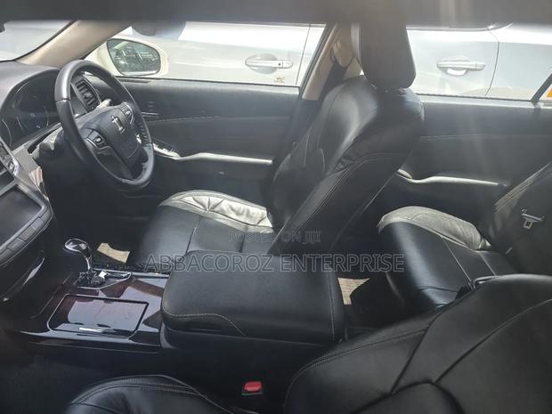 Toyota Crown 2018 Pearl