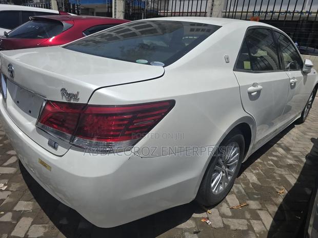 Toyota Crown 2018 Pearl
