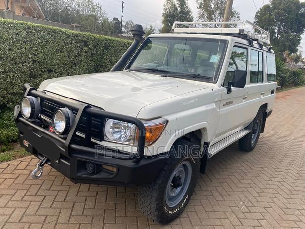 Toyota Land Cruiser 2016 White
