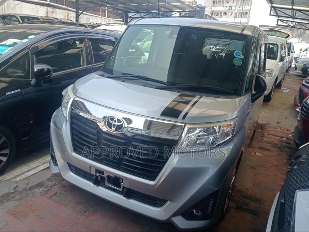 Toyota Roomy 2018 Silver