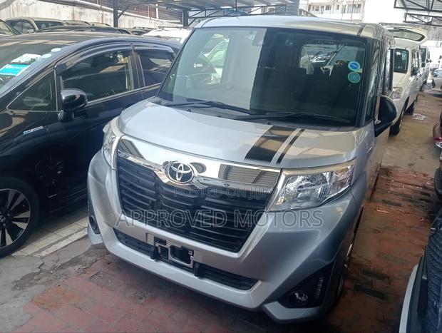 Toyota Roomy 2018 Silver