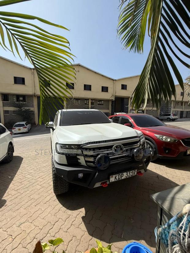 Toyota Land Cruiser 3.3 Diesel 4WD 2022 White