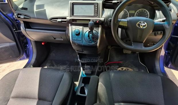 Toyota Wish 2017 Blue