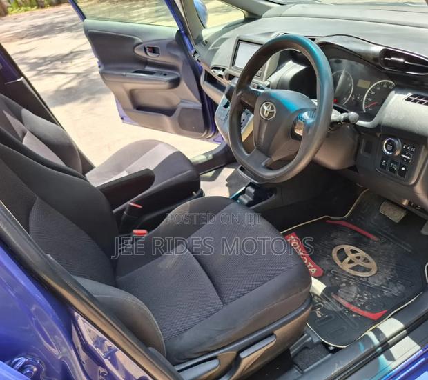 Toyota Wish 2017 Blue
