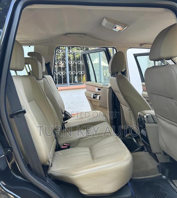 Land Rover Discovery 2010 Black