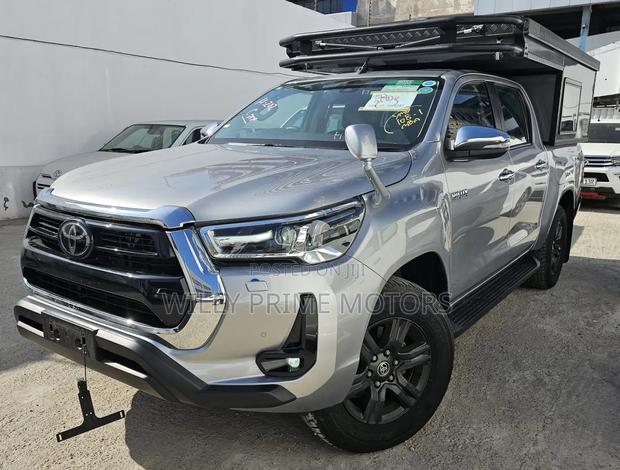 Toyota Hilux 2024 Silver