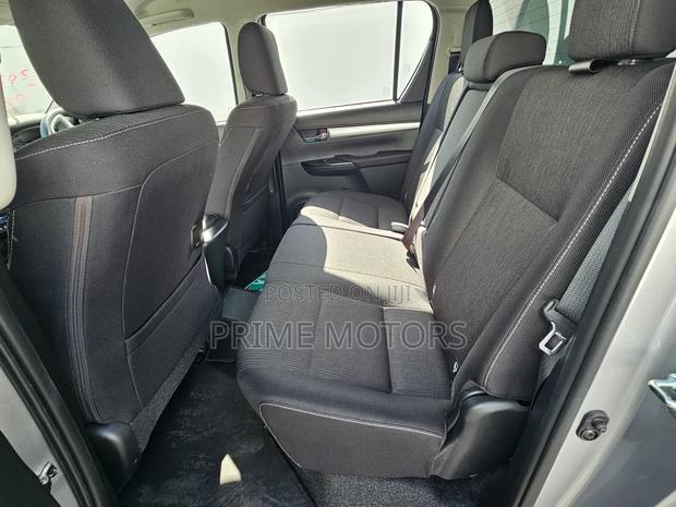 Toyota Hilux 2024 Silver