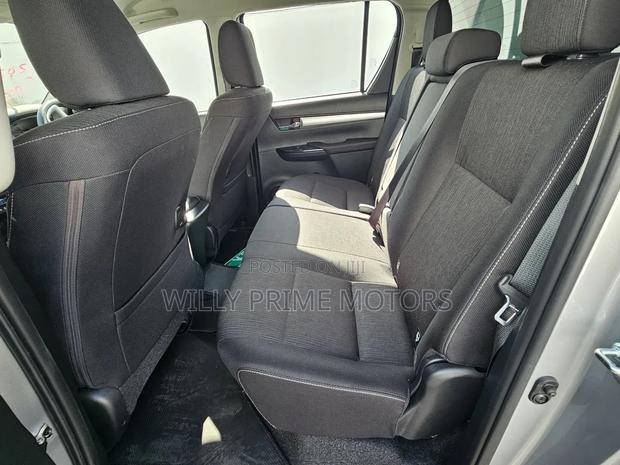 Toyota Hilux 2024 Silver