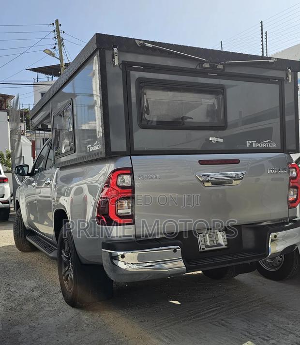 Toyota Hilux 2024 Silver