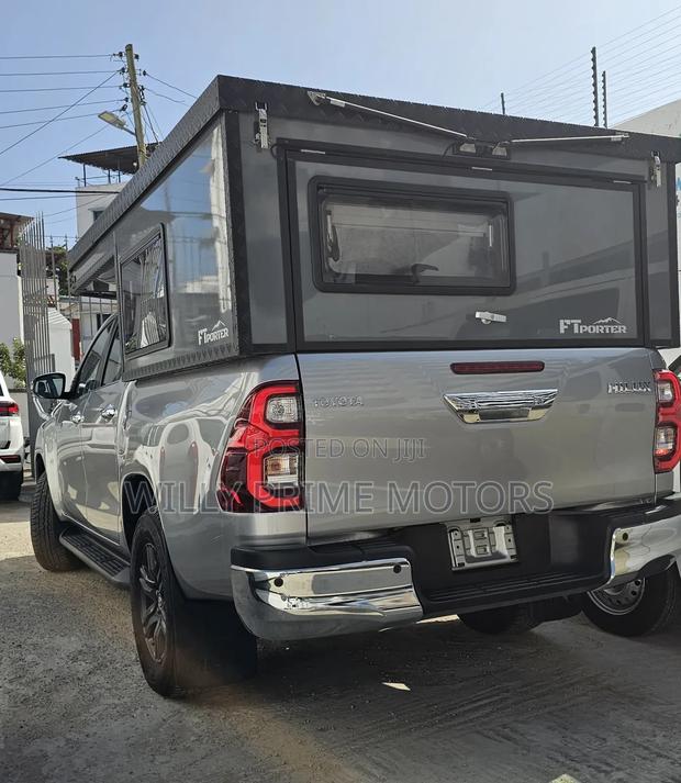 Toyota Hilux 2024 Silver