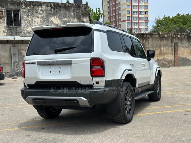 Toyota Land Cruiser Prado 2.8 2024 Pearl