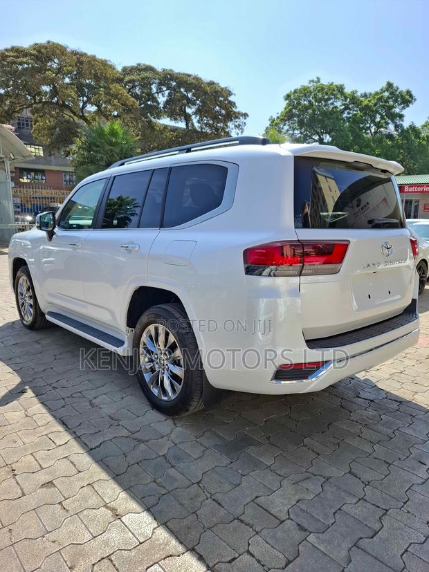 Toyota Land Cruiser 3.5 Petrol 4WD 2022 White