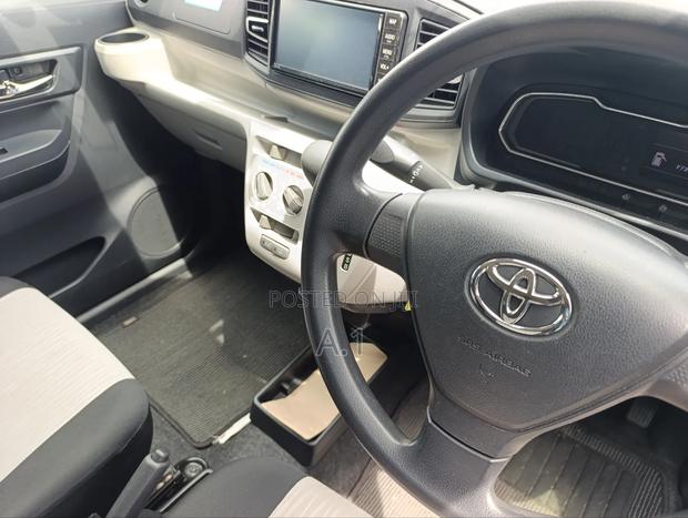 Toyota Pixis Epoch 2018 Blue