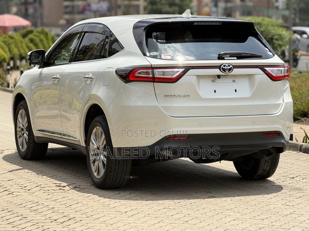 Toyota Harrier 2.0 2019 White