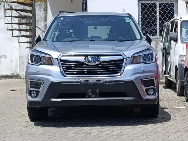 Subaru Forester Premium AWD 2019 Gray