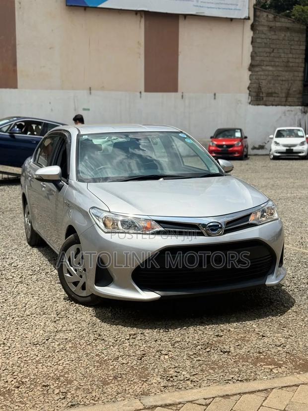 Toyota Axio 1.5 Hybrid 2WD 2019 White