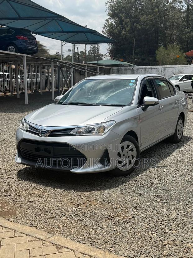 Toyota Axio 1.5 Hybrid 2WD 2019 White