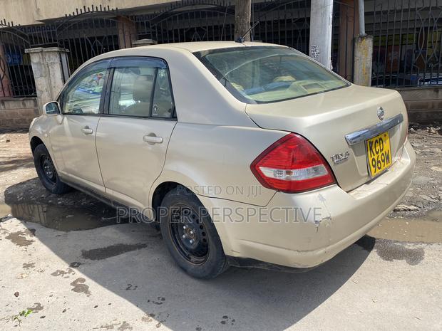 Nissan Tiida 1.5L 16V 2010 Gold