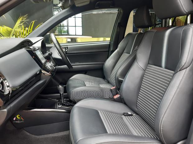 Toyota Corolla Fielder 1.5 Hybrid FWD 2018 Black
