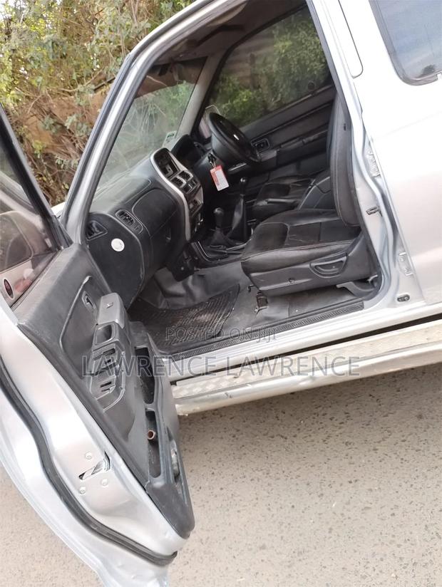 Nissan Hardbody 2005 Silver