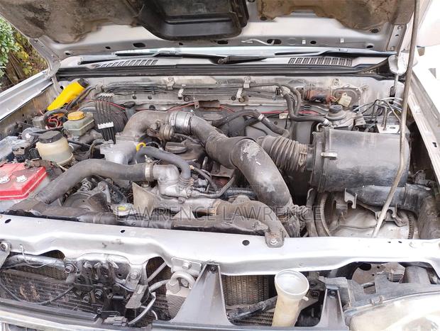 Nissan Hardbody 2005 Silver