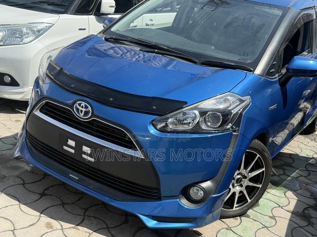 Toyota Sienta 1.5 Hybrid FWD (6-seater) 2018 Blue