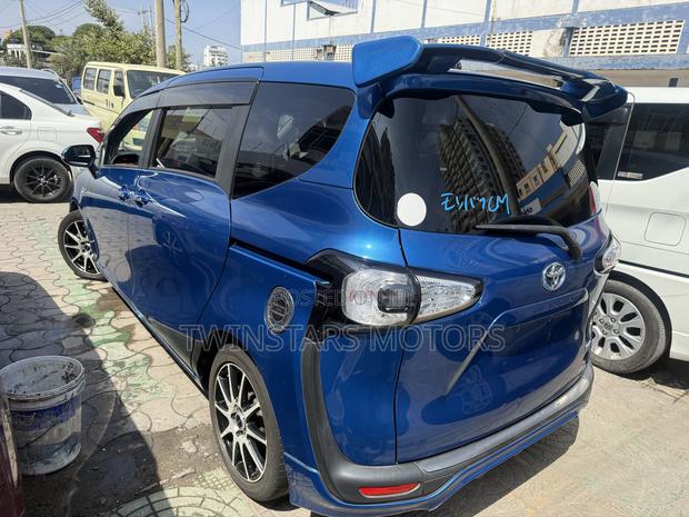 Toyota Sienta 1.5 Hybrid FWD (6-seater) 2018 Blue