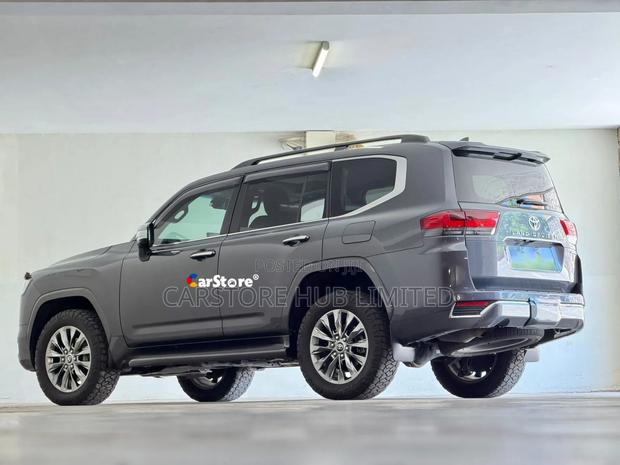Toyota Land Cruiser LC300 2022 Gray