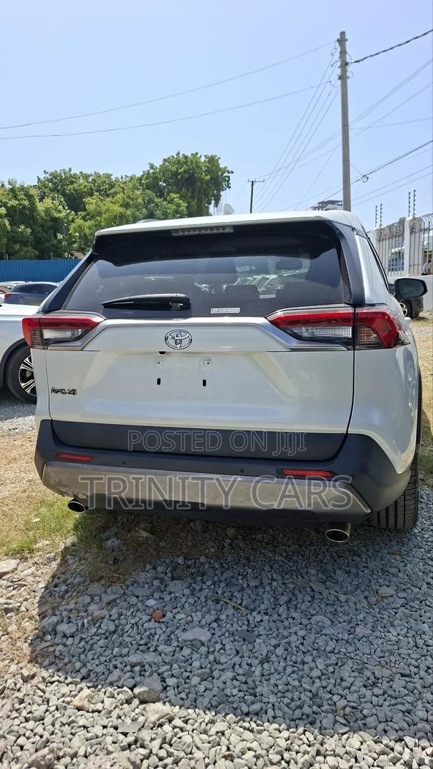 Toyota RAV4 2019 White